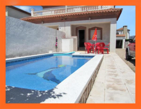 Spacious Chalet with Private Pool in Miami Platja